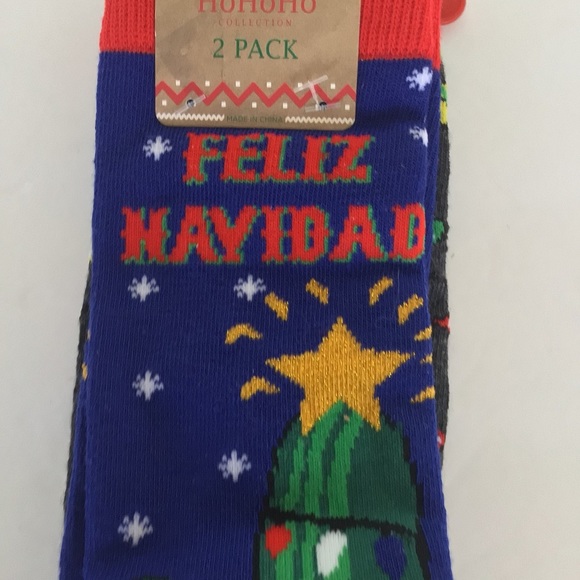 FELIZ NAVIDAD CHRISTMAS SOCKS PACK OF TWO NWT SIZE 10-13 - Picture 2 of 11